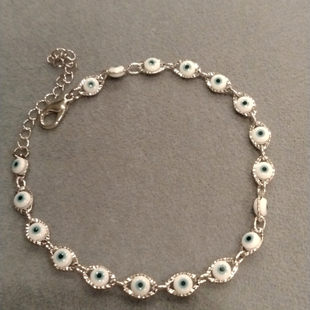 Evil eye diamond cut high polished silver bracelet. nwot